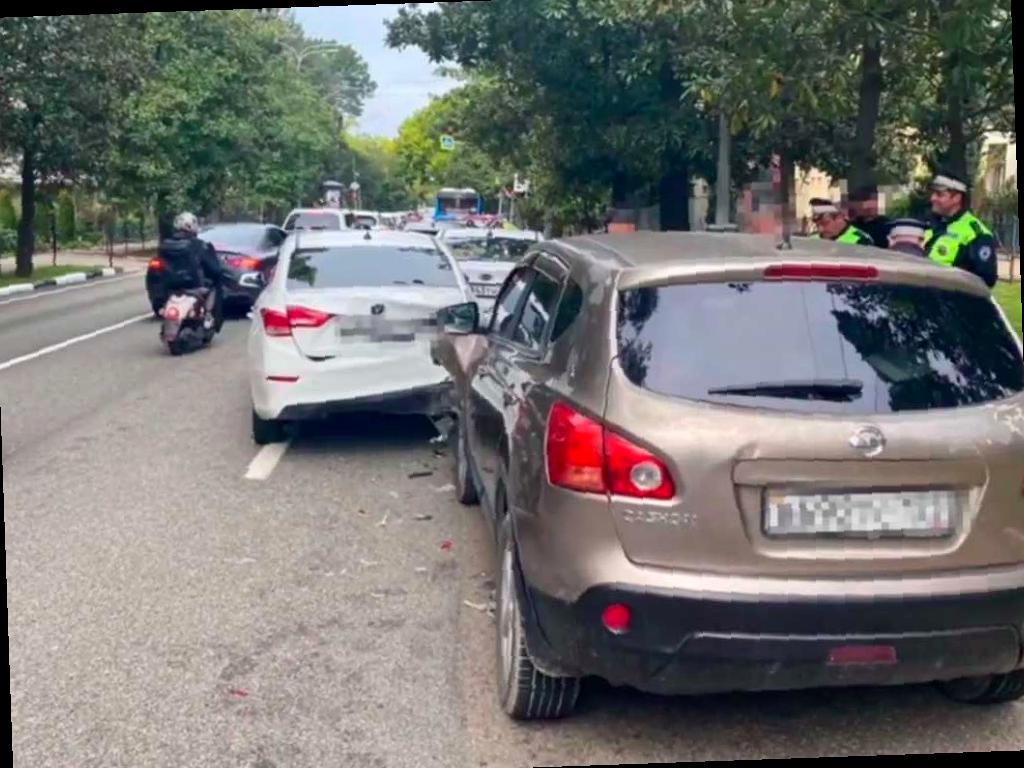 Приезжий без водительских прав вызвал аварию в Сочи