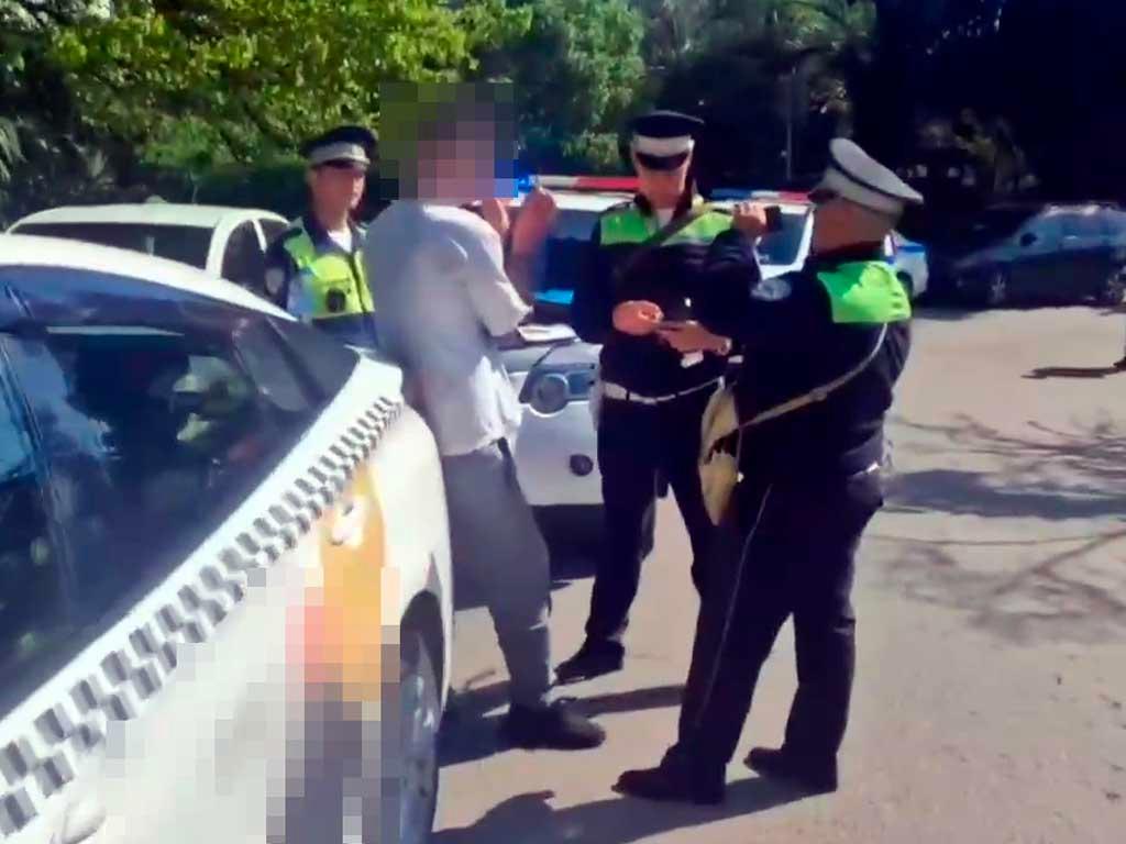 Пьяный водитель такси устроил погоню с полицией в Сочи