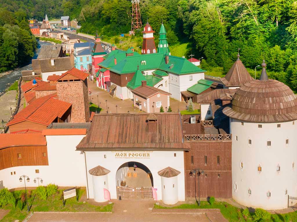 Открытие выставок «Исаакиевский собор» и «Гатчина» в Сочи
