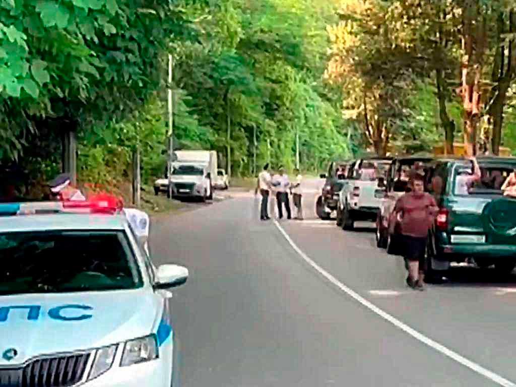 Летом в Сочи будут активно бороться с джипперами-нарушителями