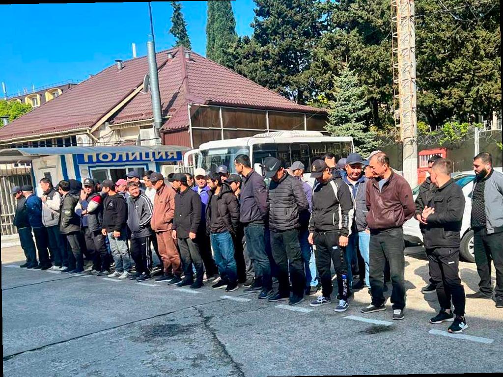 Рейды по мигрантам проводят в Сочи