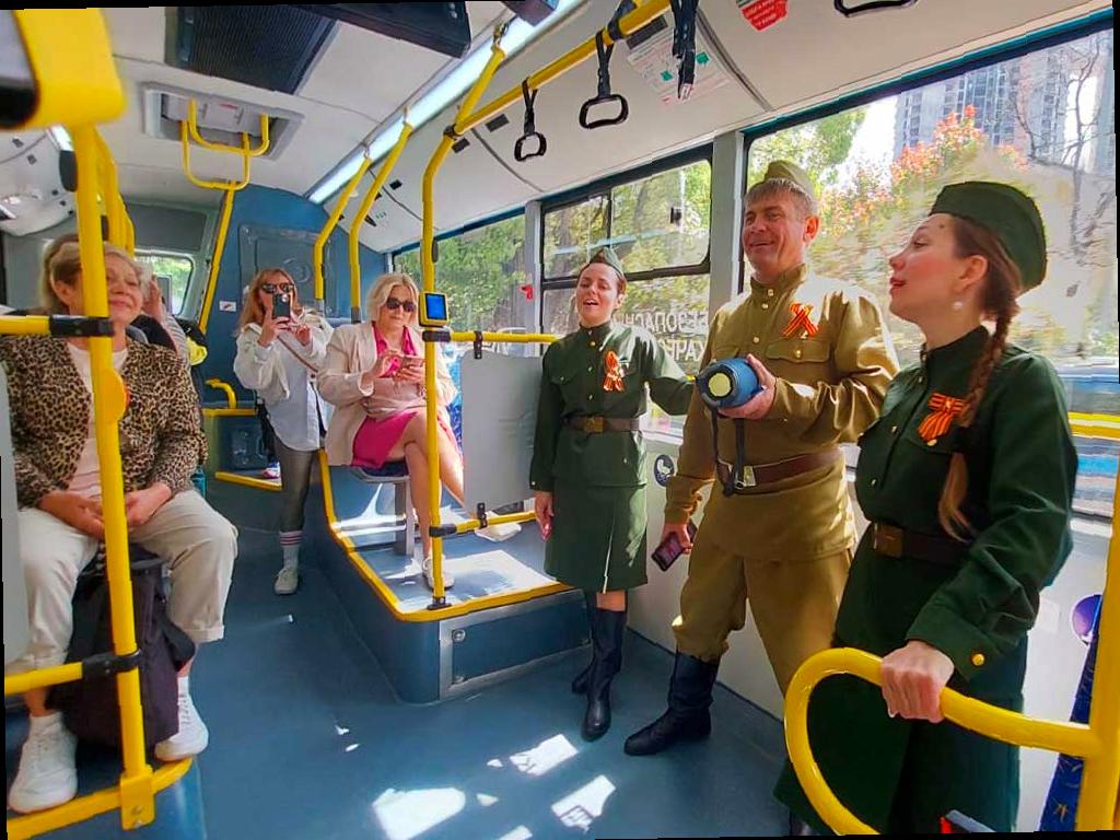 Песенный марафон в автобусах Сочи в честь Дня Победы