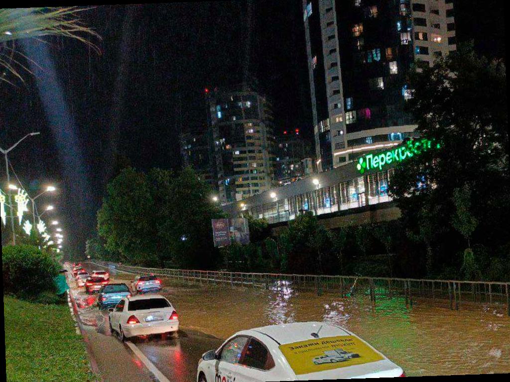 Сочи: город справляется с последствиями сильных дождей