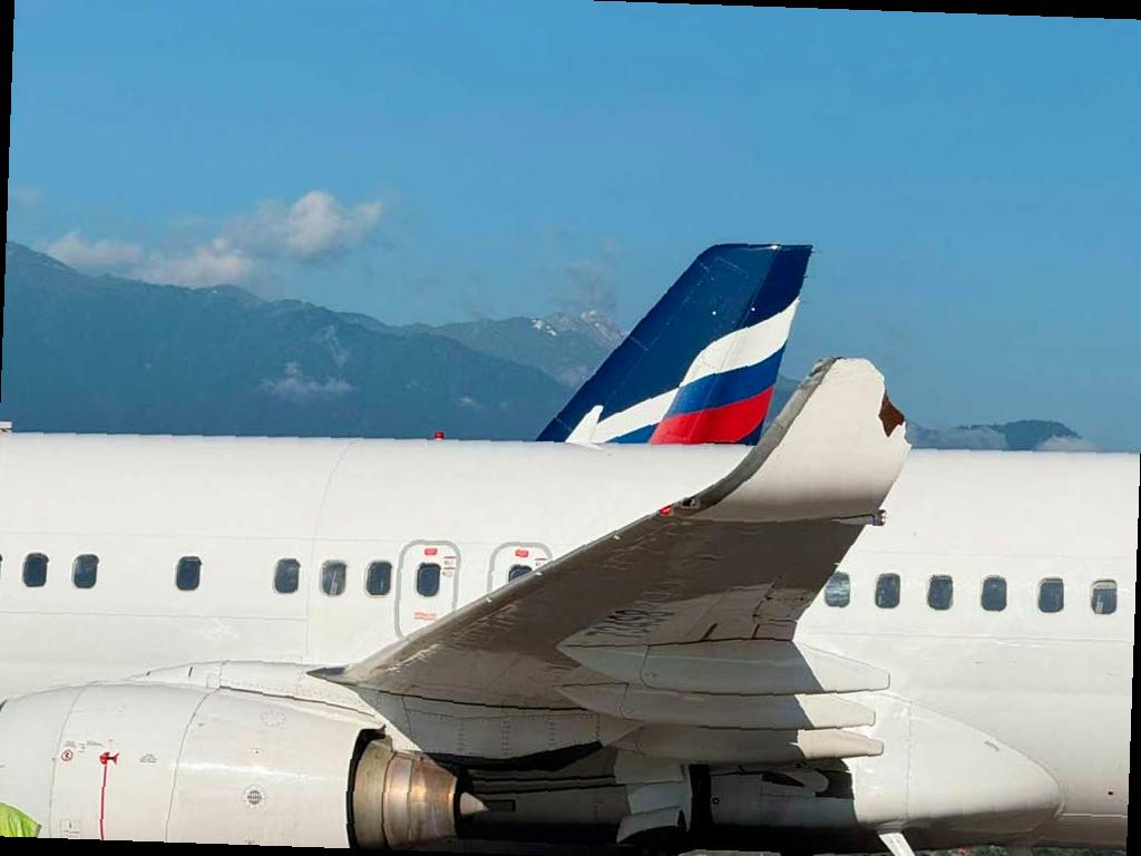 Два самолета столкнулись на аэропорте в Сочи