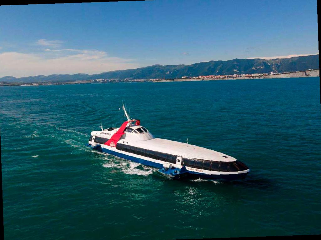 Скоростной катамаран «Комета» теперь соединяет Сочи и Геленджик