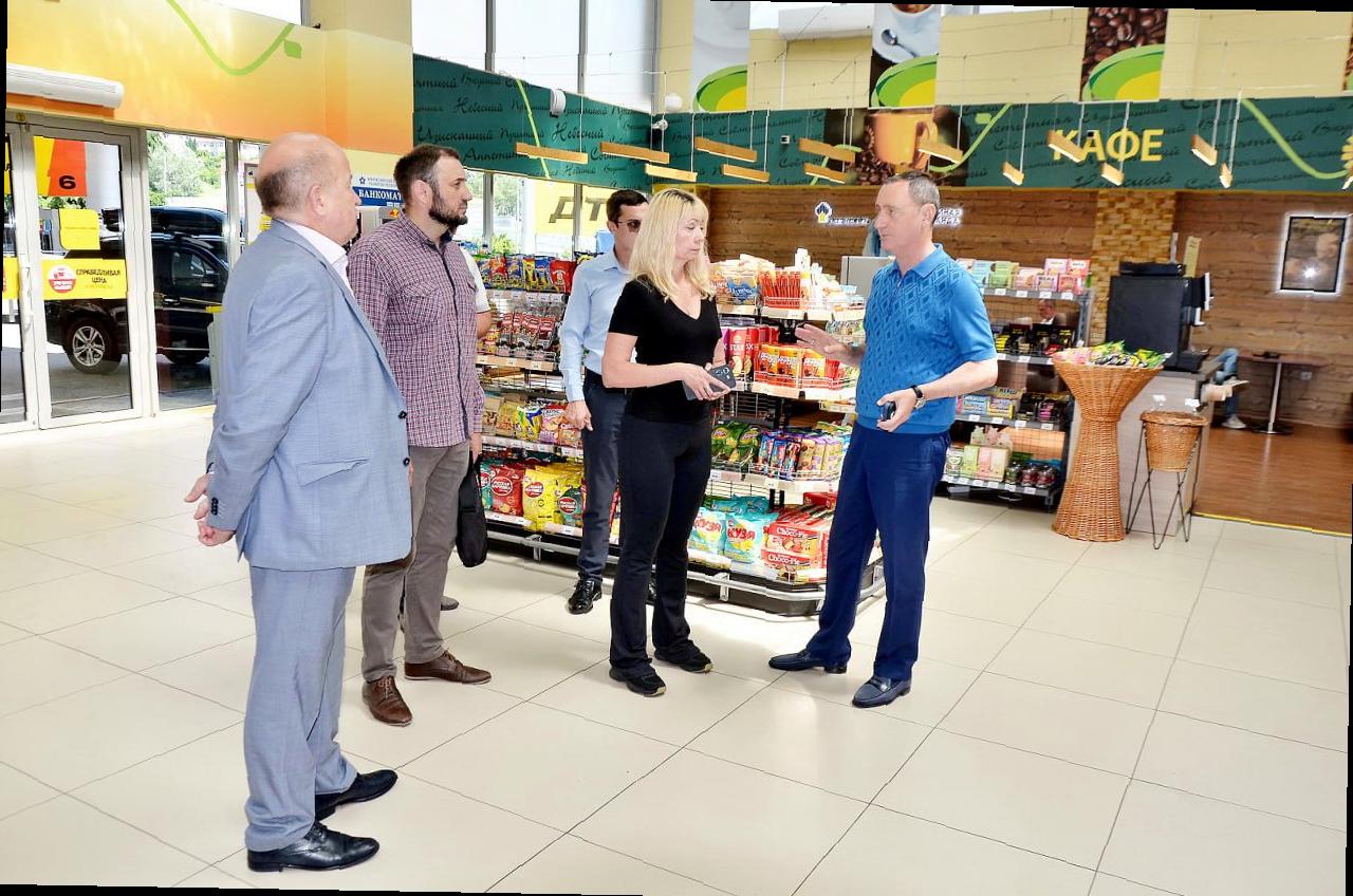 «Виктор Тепляков осмотрел заправочные комплексы в районе Центральном Сочи»