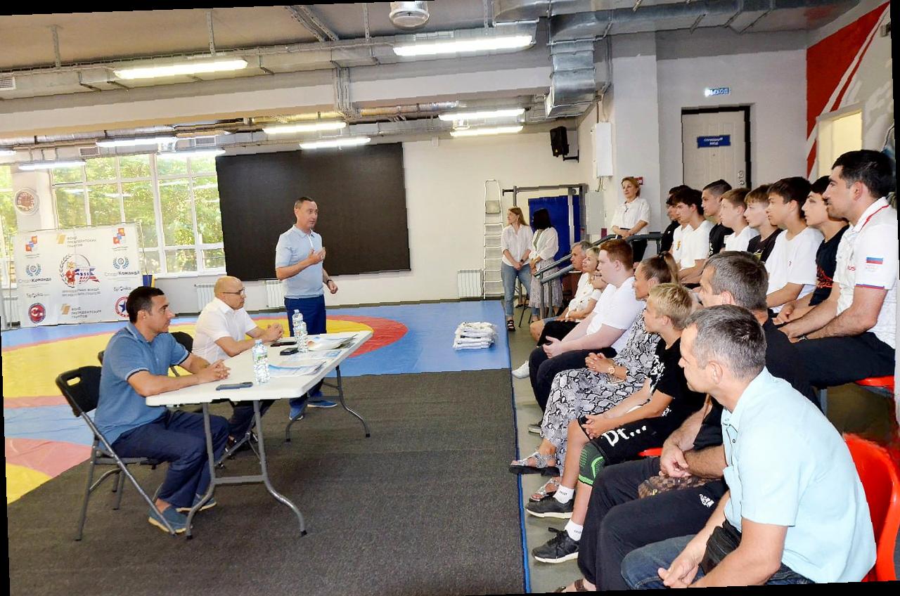 «Виктор Тепляков поощрил спортсменов в Сочи»