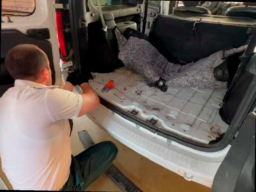 В Сочи задержали автомобиль с контрабандой сигарет