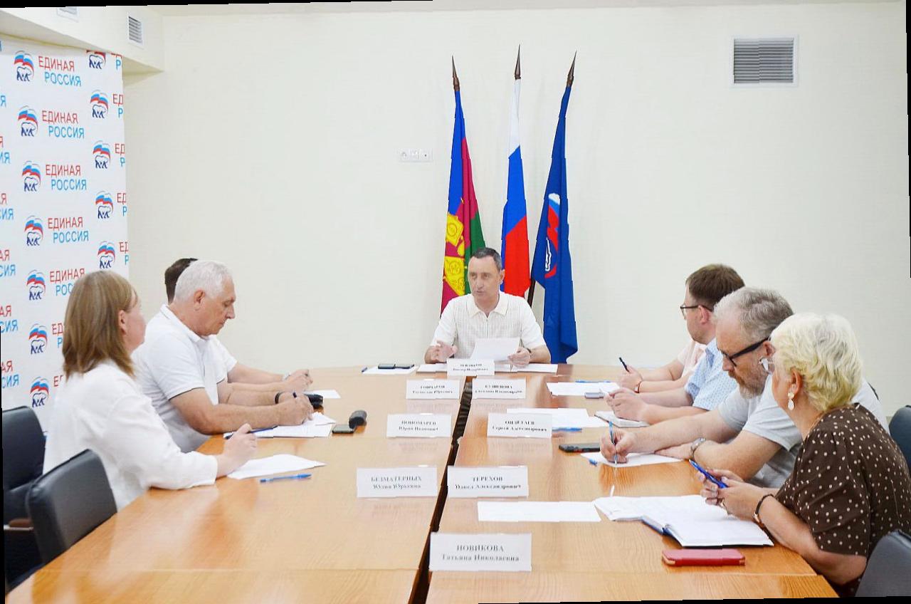 «Виктор Тепляков обсудил расширение приюта для животных в Сочи»