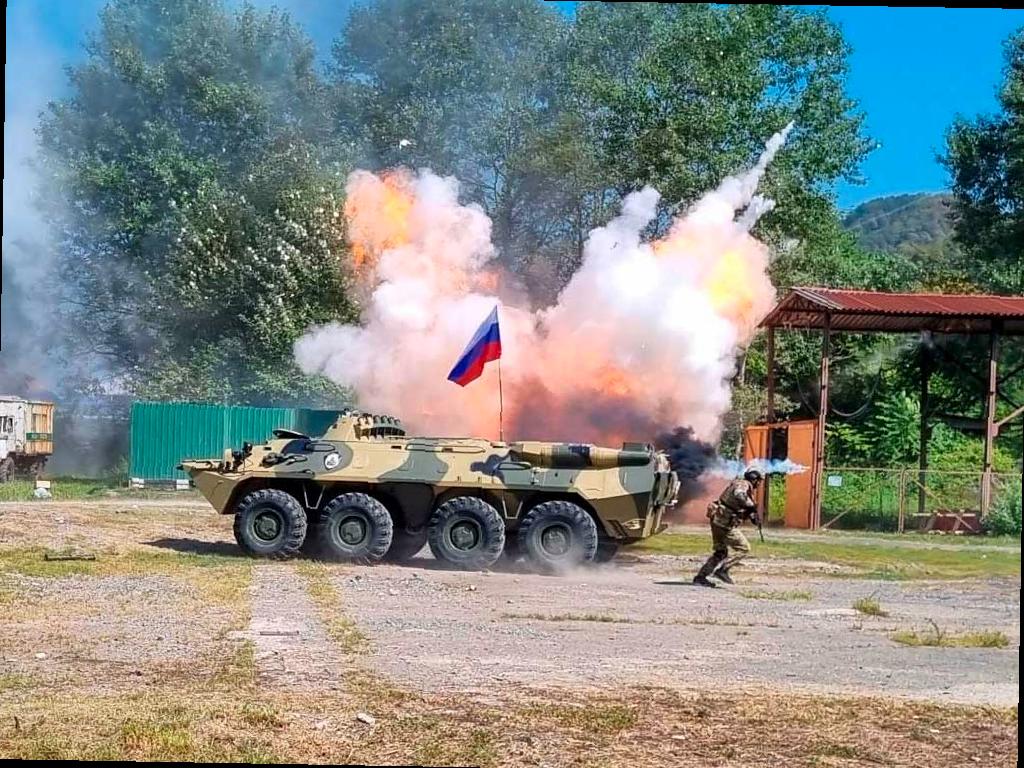 Росгвардейцы устраивают шоу для школьников в Сочи