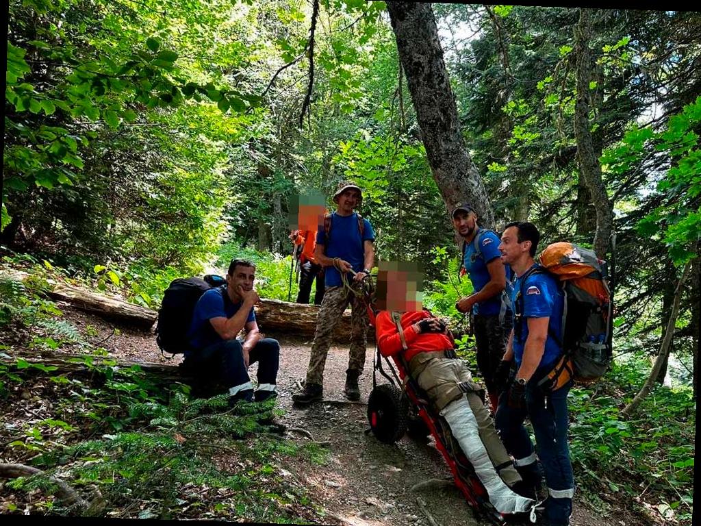 В горах Сочи спасли туриста с травмой ноги