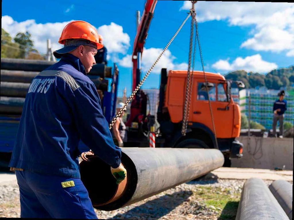 Более километра сетей водоснабжения реконструировали в Сочи за неделю