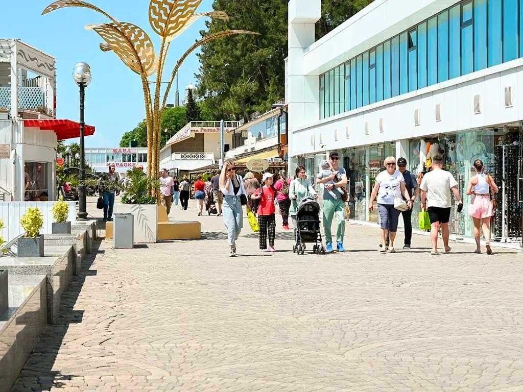 Более 180 тысяч туристов отдыхают в Сочи