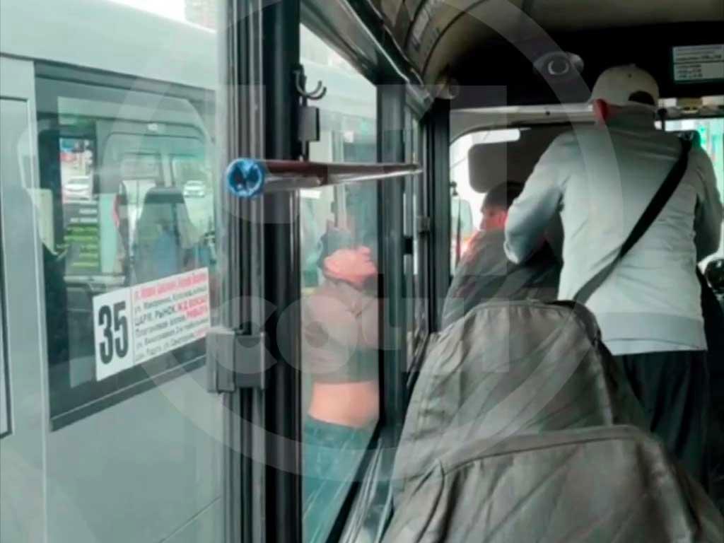 Водители автобусов устроили конфликт у вокзала Сочи