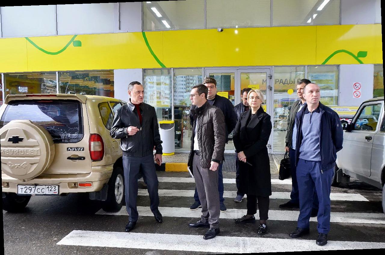 «Виктор Тепляков осмотрел автозаправки в Сочи»