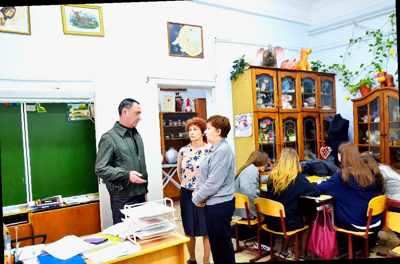 «Виктор Тепляков проверил обновление школы №2 в Сочи»