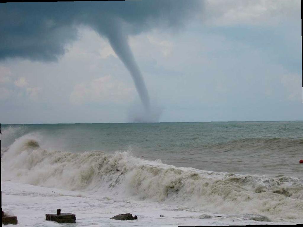Ливни и смерчи ожидают в Сочи ночью