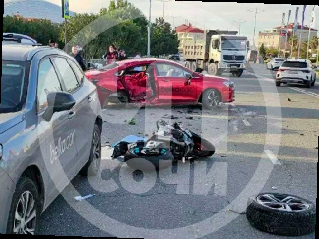 В Сириусе произошло ДТП с участием мотоциклиста