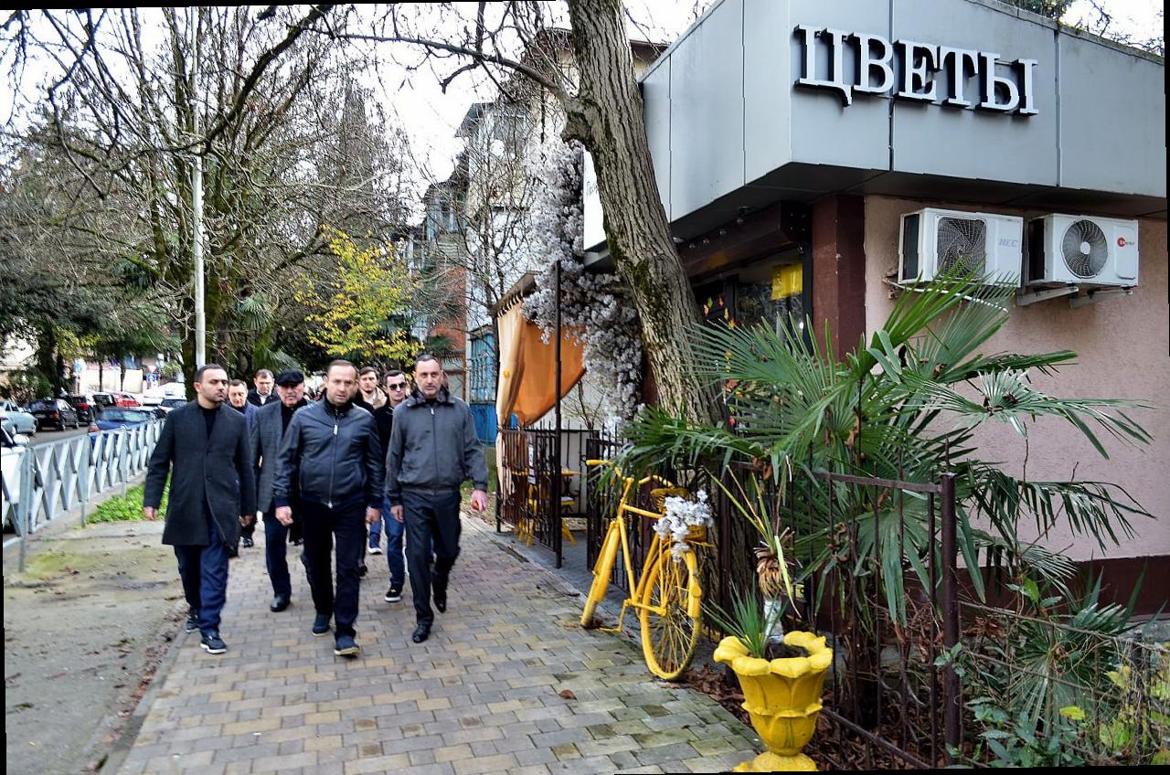 «Виктор Тепляков встретился с жителями в Центральном районе Сочи»