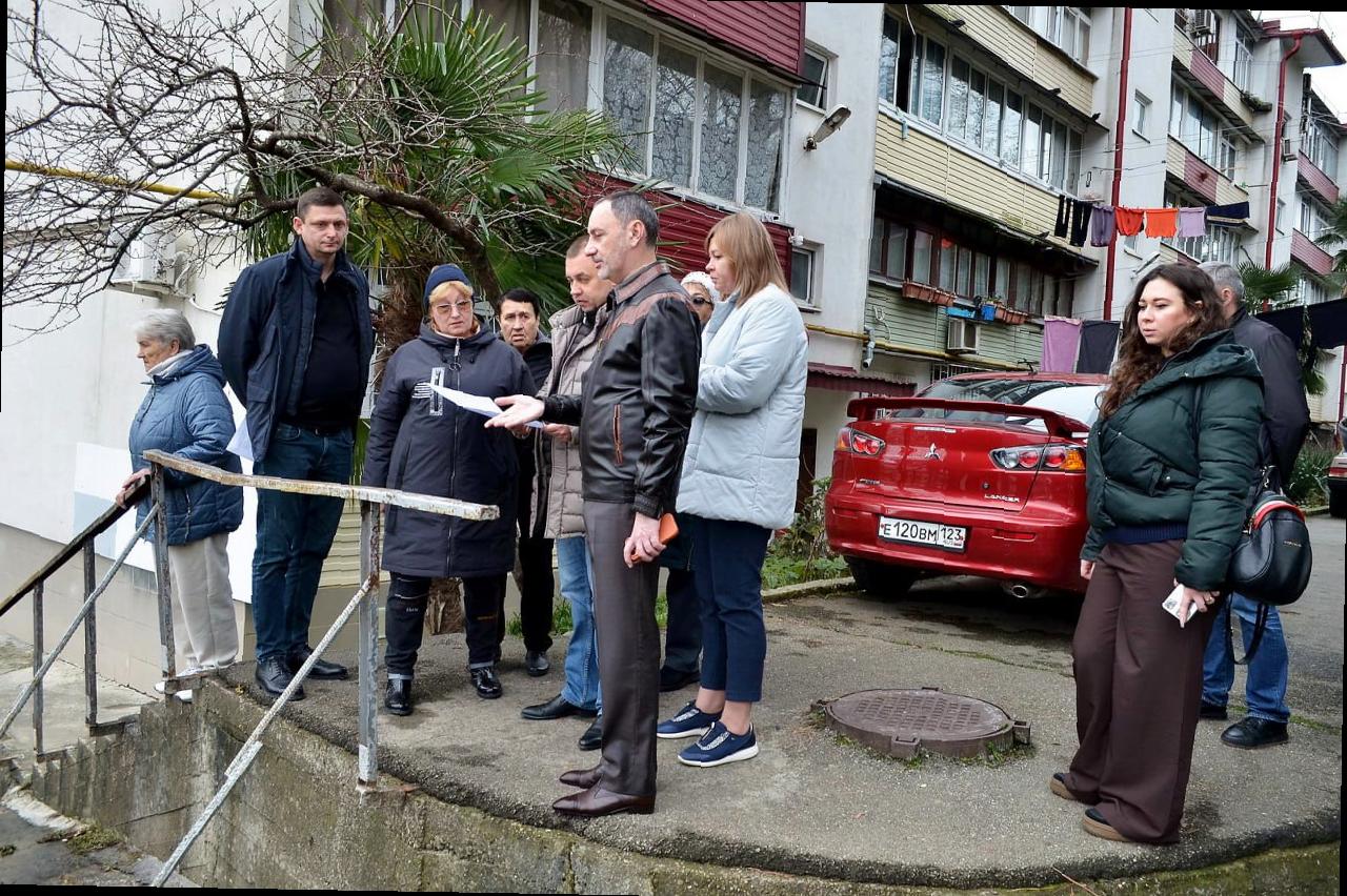 «Виктор Тепляков проверил улицу Пасечную в центральном районе Сочи»