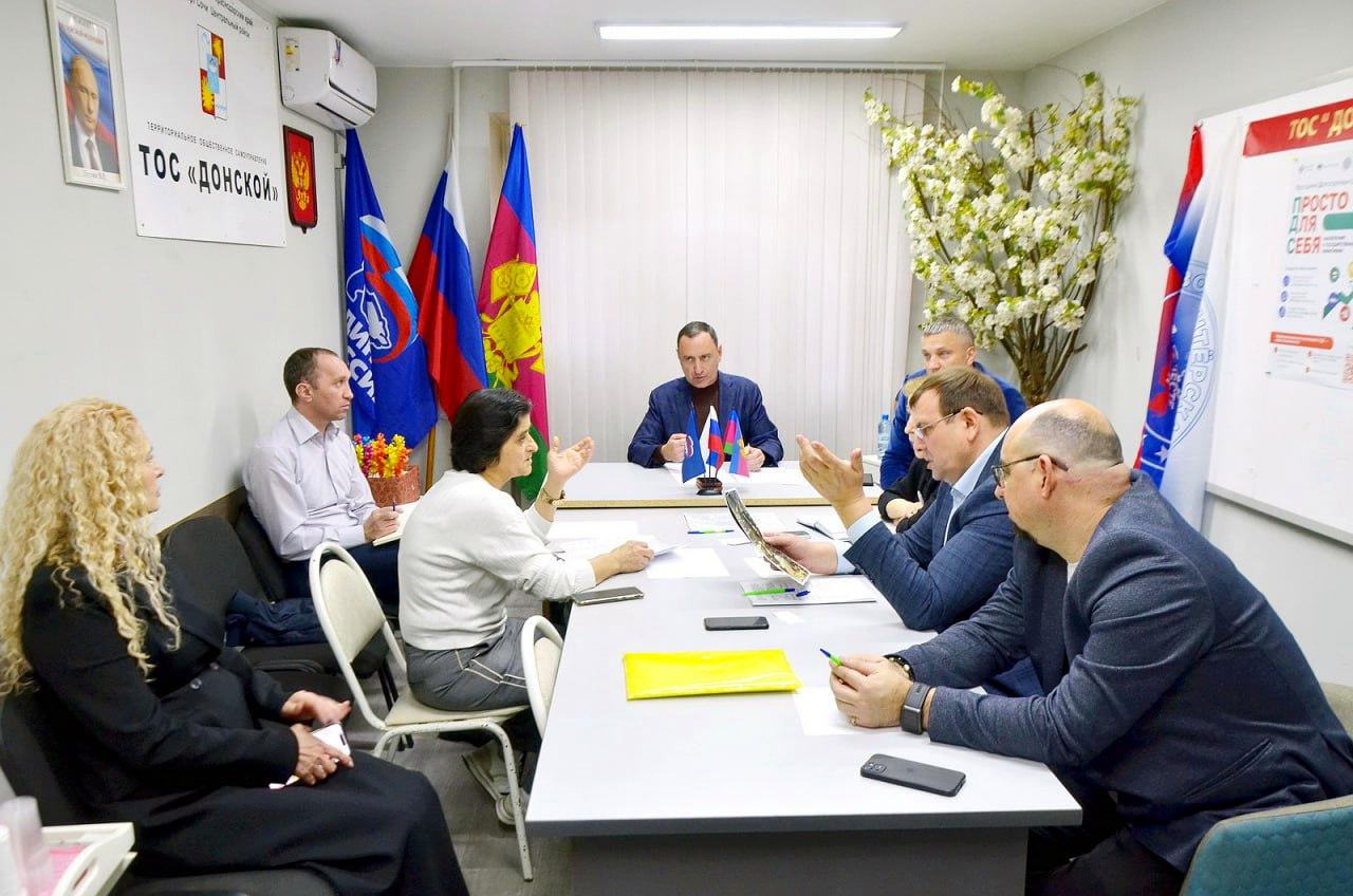 «Виктор Тепляков встретился с жителями ТОС «Донской» в Сочи»