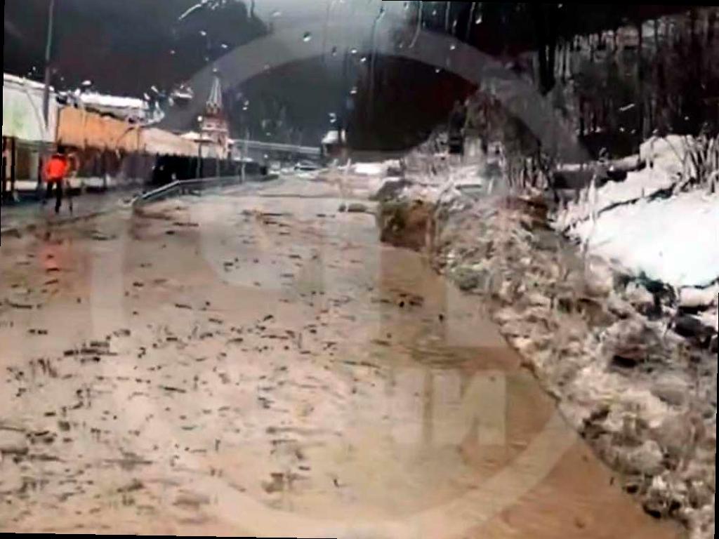 Сход селя на дороге к Роза Хутор в горном кластере Сочи