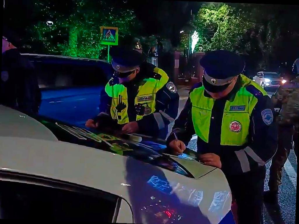 В Сочи задержали водителя с фальшивыми номерами