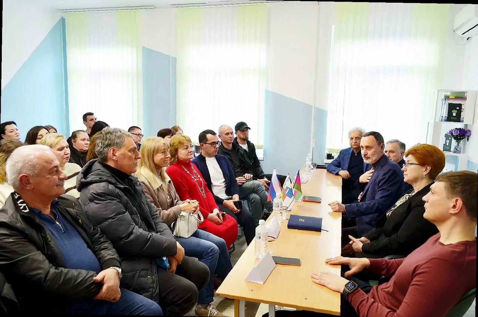 «Виктор Тепляков участвовал в обсуждении новой школы в селе Пластунка»