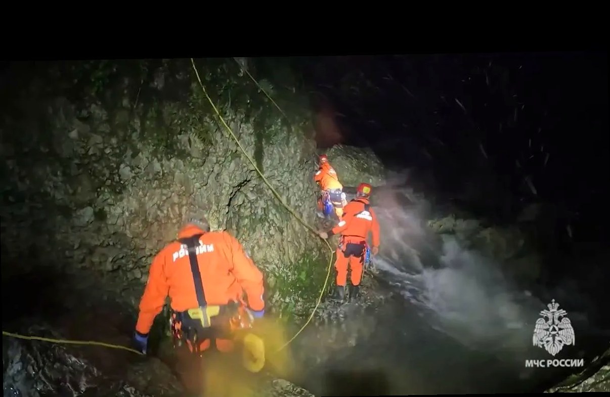 Трагедия в «Пасти Дракона»: в Сочи из пещеры подняли тело 24-летней сп