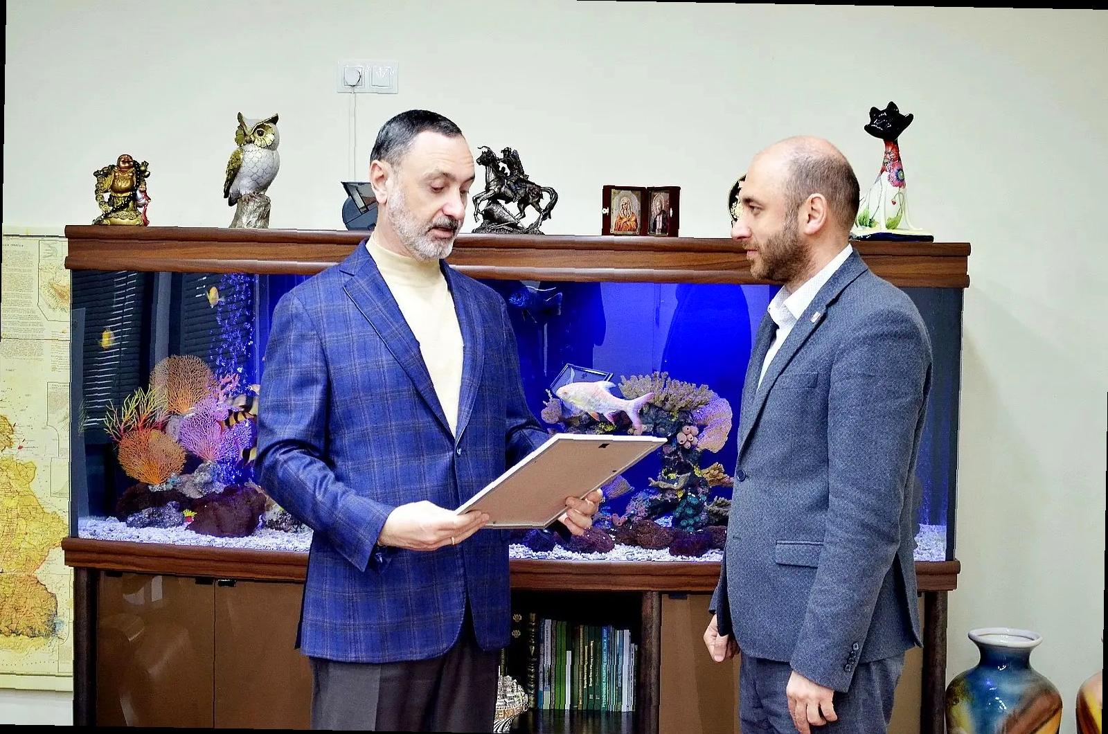 «Виктор Тепляков наградил лучших специалистов Сочи знаками отличия от краевой Думы»