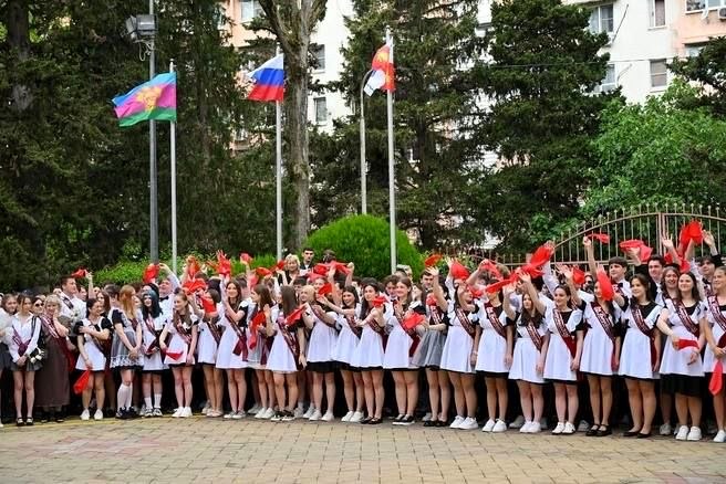 В Сочи прошли торжественные мероприятия для выпускников школ