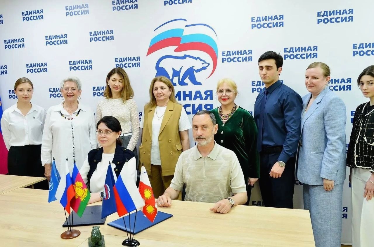 Депутат ЗСК Виктор Тепляков подписал соглашение о сотрудничестве СГУ и ЕР