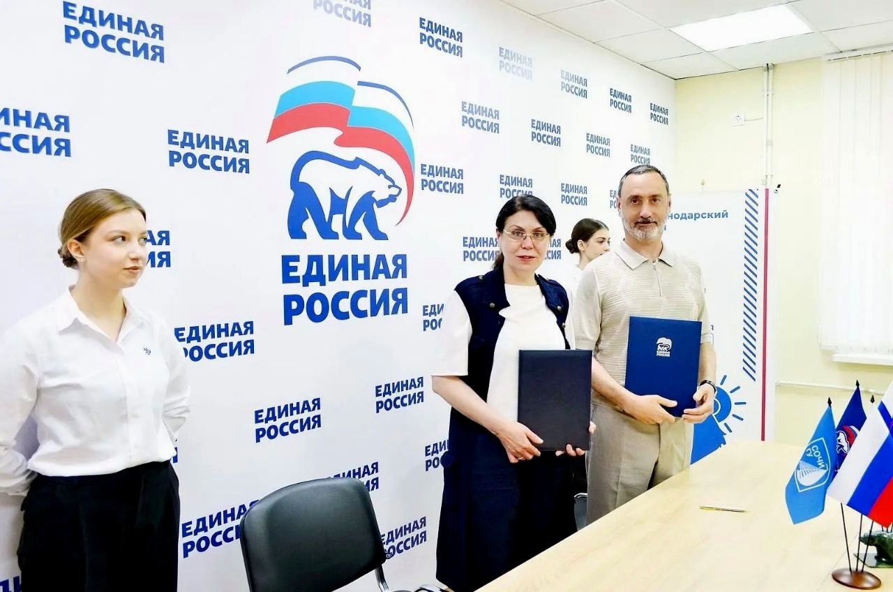 Депутат ЗСК Виктор Тепляков подписал соглашение о сотрудничестве СГУ и ЕР
