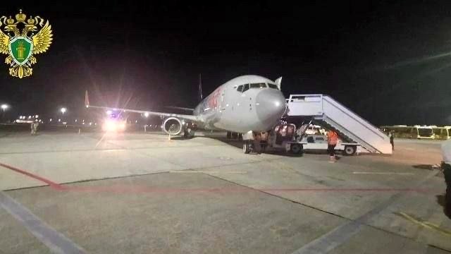 Экстренная посадка Boeing в Сочи, пассажиры доставлены в Архангельск