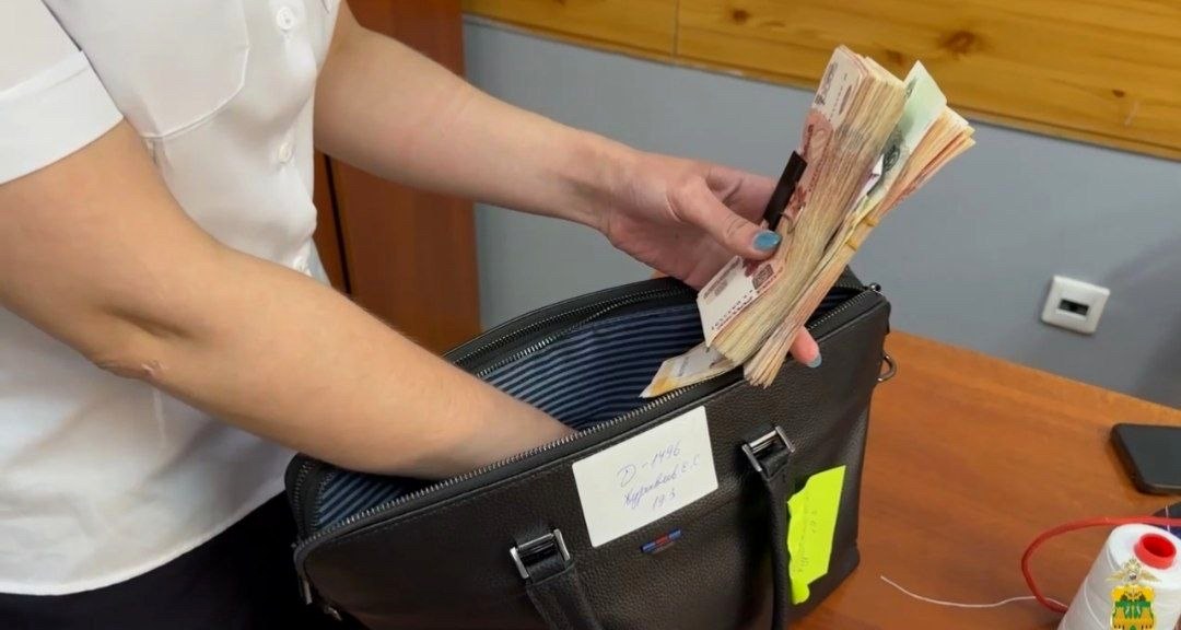 В Сочи задержали курьера мошенников, пытавшегося перевести 1,8 млн рублей
