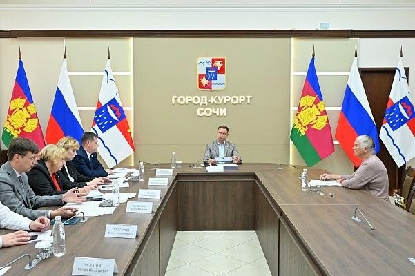 Глава Сочи провел прием граждан: в центре внимания помощь семье участника специальной военной операции и транспорт