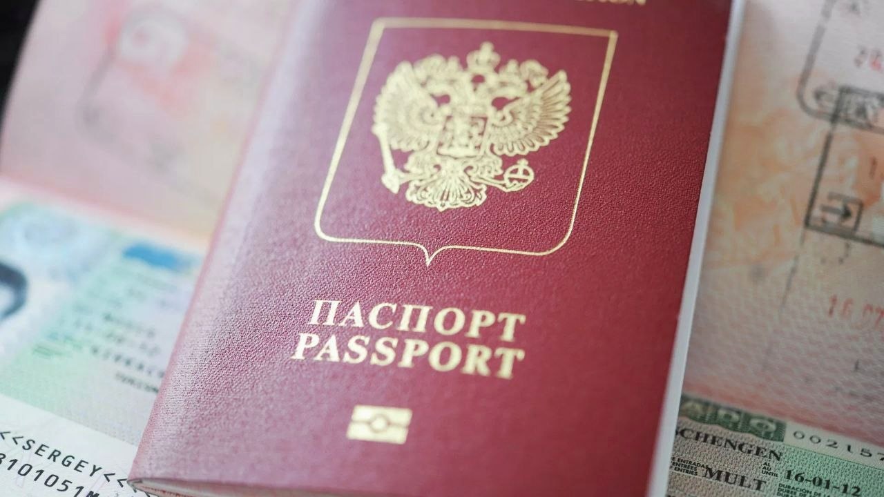 МВД России предупредило о мошеннических предложениях по оформлению загранпаспорта